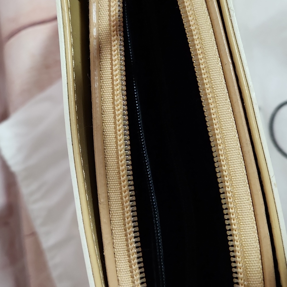 BEIJO NWOT Handbag - Picture 4 of 4
